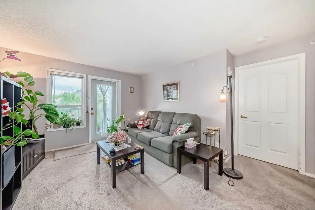 6818 Pinecliff Grove NE Calgary AB T1Y 7L2