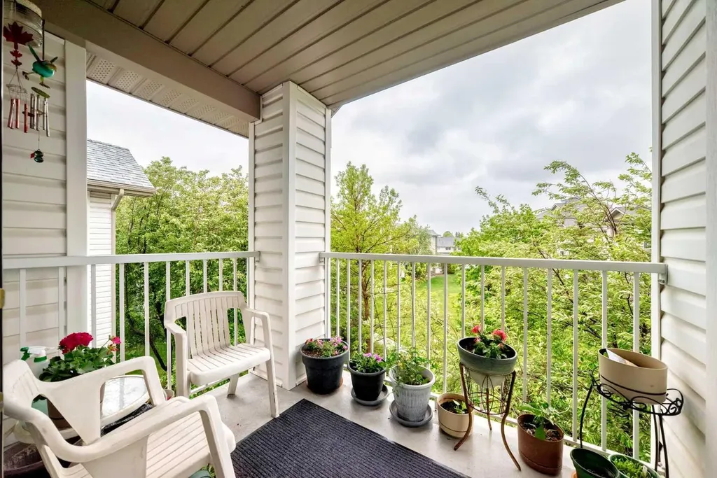 6818 Pinecliff Grove NE Calgary AB T1Y 7L2