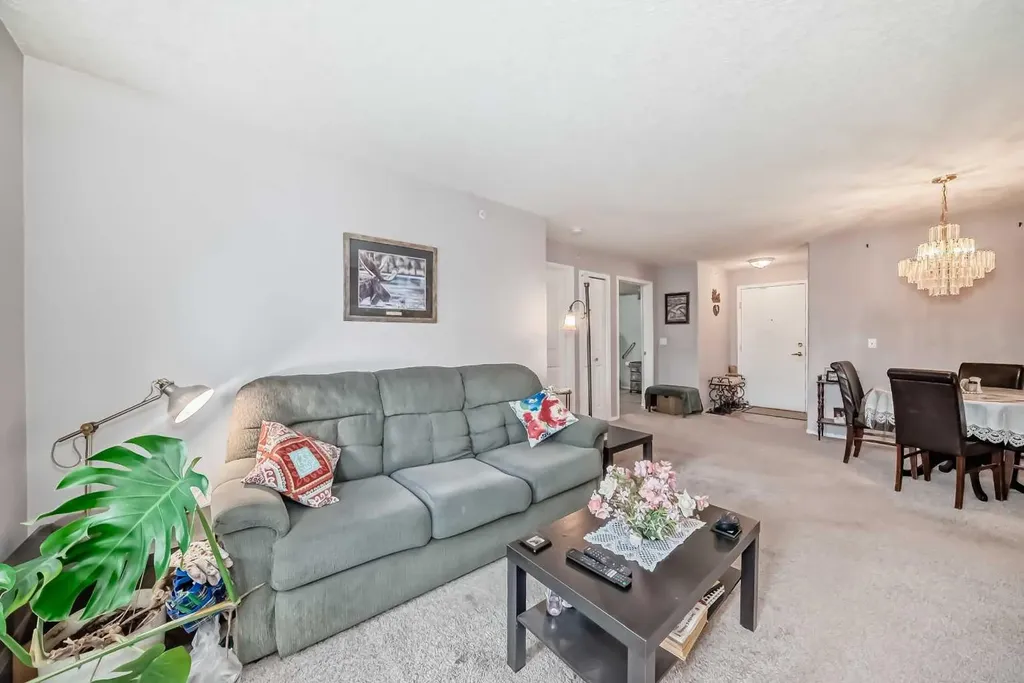 6818 Pinecliff Grove NE Calgary AB T1Y 7L2