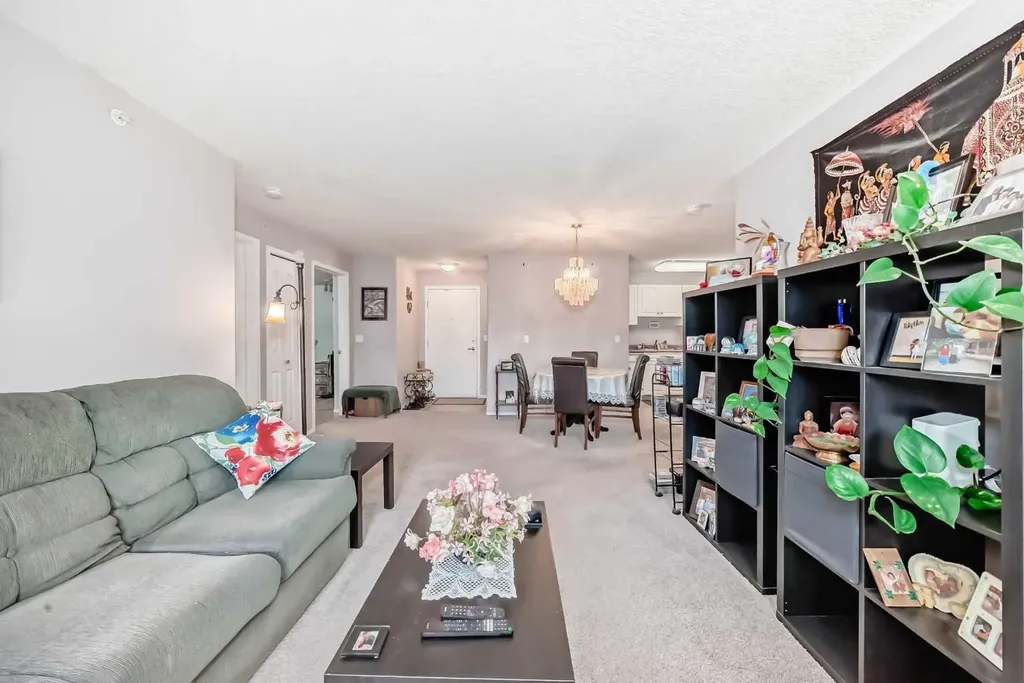 6818 Pinecliff Grove NE Calgary AB T1Y 7L2