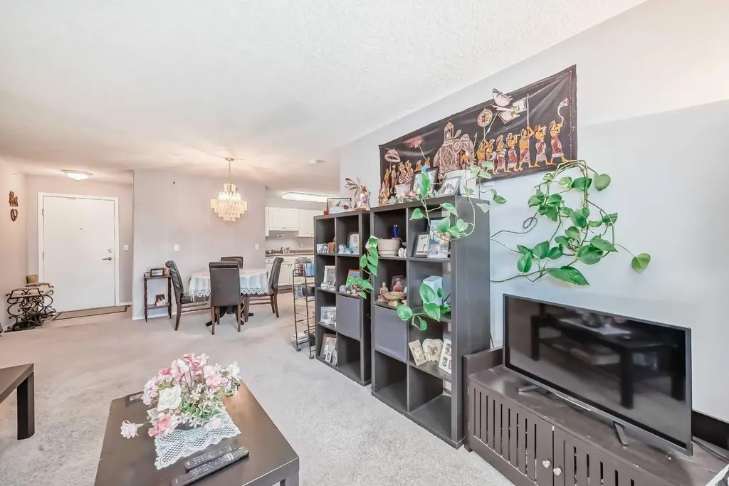 6818 Pinecliff Grove NE Calgary AB T1Y 7L2