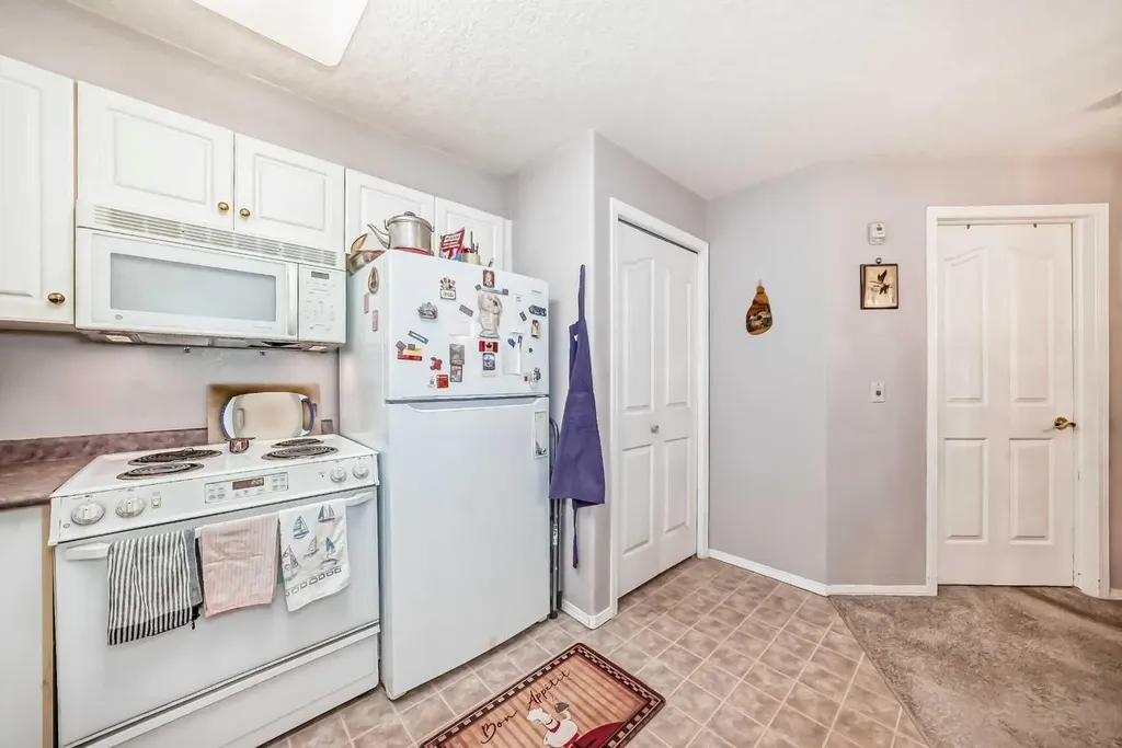 6818 Pinecliff Grove NE Calgary AB T1Y 7L2