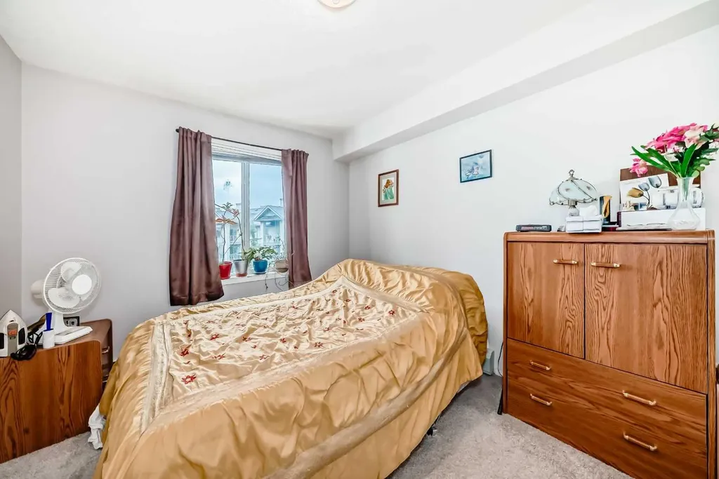 6818 Pinecliff Grove NE Calgary AB T1Y 7L2