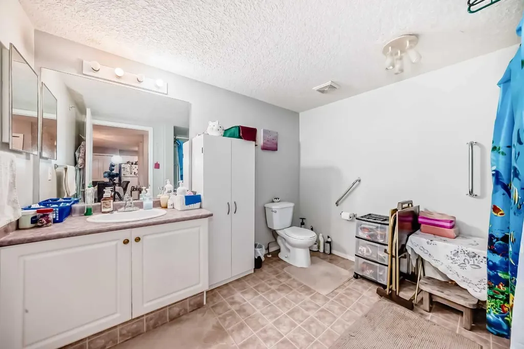 6818 Pinecliff Grove NE Calgary AB T1Y 7L2