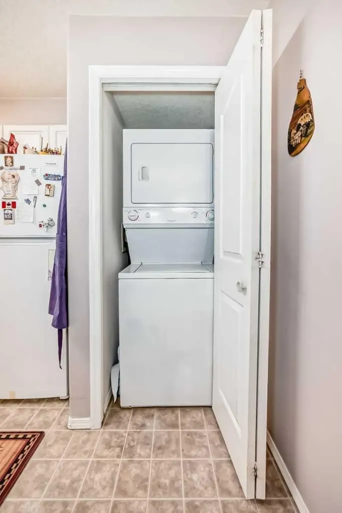 6818 Pinecliff Grove NE Calgary AB T1Y 7L2