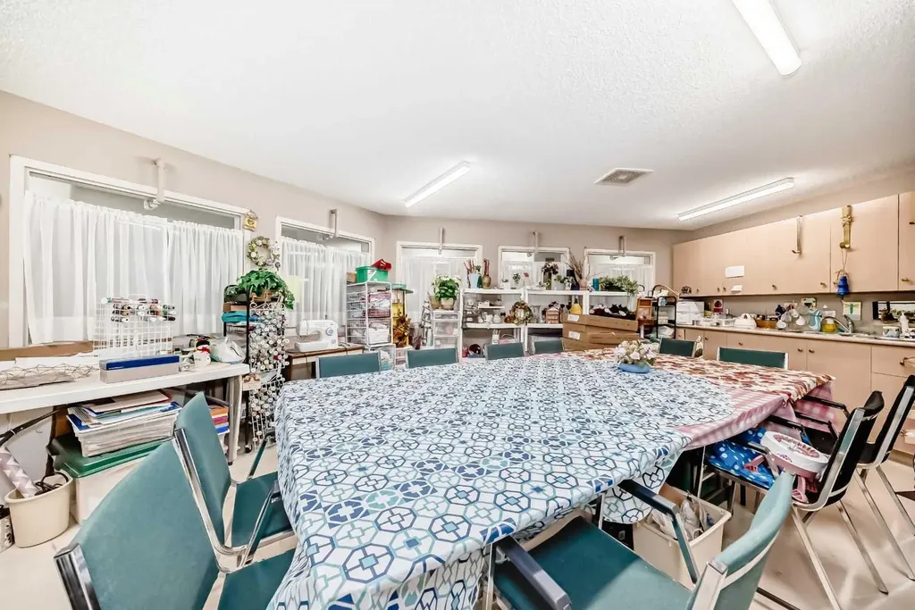 6818 Pinecliff Grove NE Calgary AB T1Y 7L2