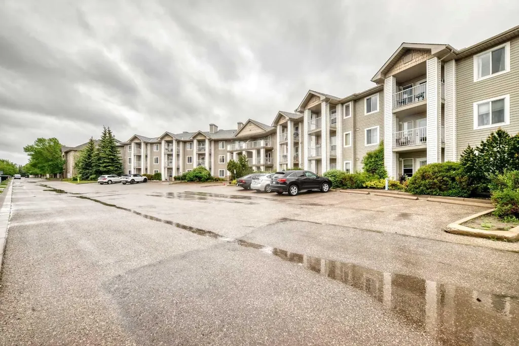 6818 Pinecliff Grove NE Calgary AB T1Y 7L2