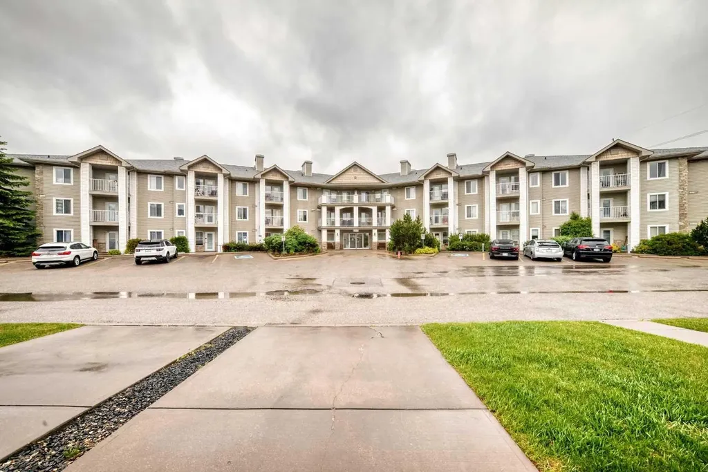 6818 Pinecliff Grove NE Calgary AB T1Y 7L2