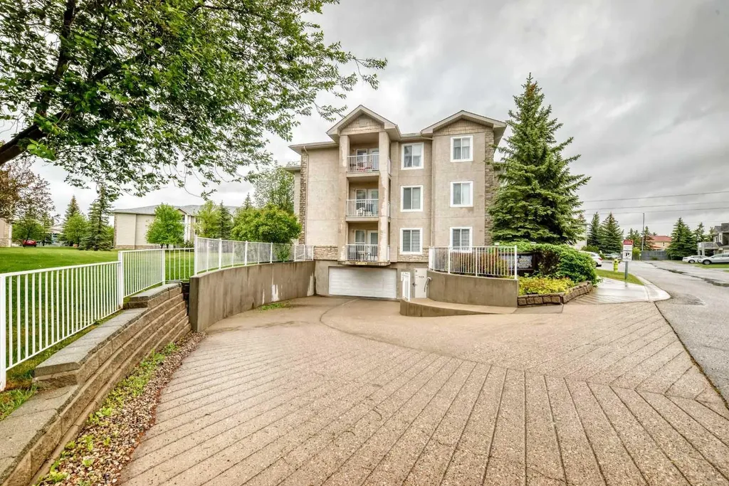 6818 Pinecliff Grove NE Calgary AB T1Y 7L2