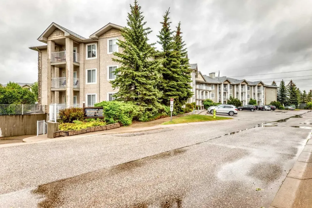 6818 Pinecliff Grove NE Calgary AB T1Y 7L2