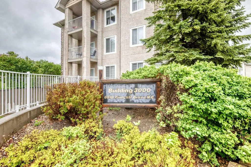 6818 Pinecliff Grove NE Calgary AB T1Y 7L2