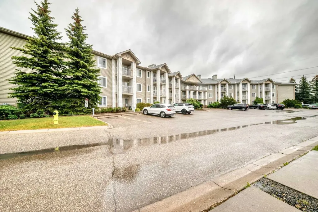 6818 Pinecliff Grove NE Calgary AB T1Y 7L2