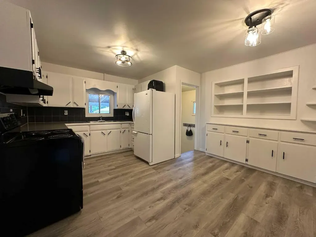 3608 46 Street Ponoka AB T4J 1A3