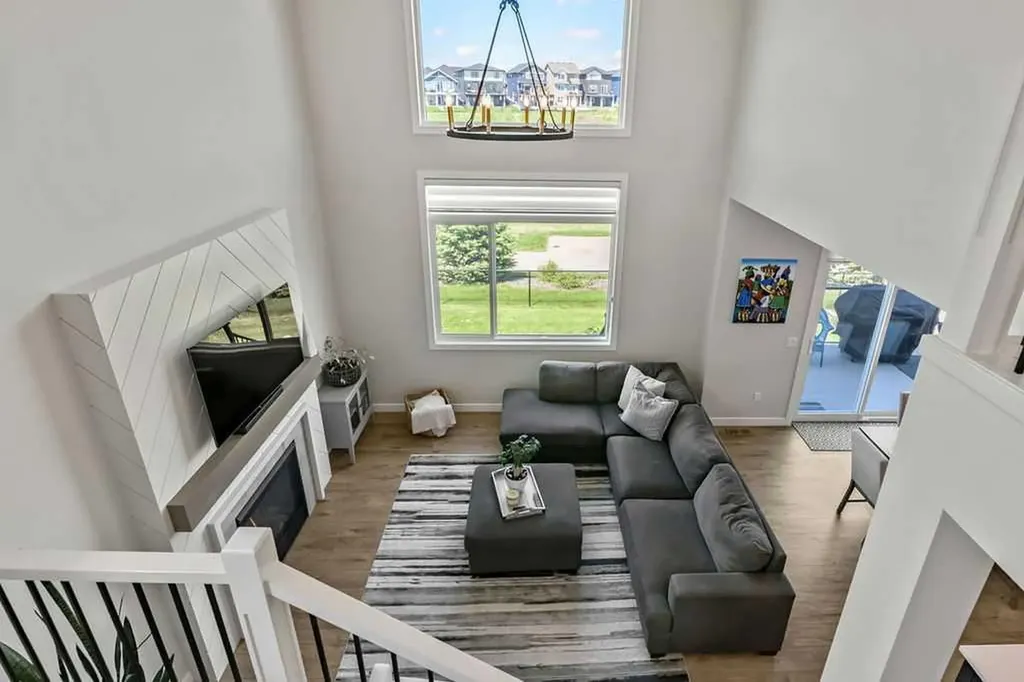 38 Highwood Drive Okotoks AB T1S 5S3