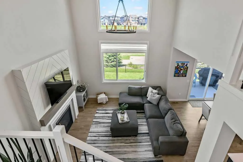 38 Highwood Drive Okotoks AB T1S 5S3