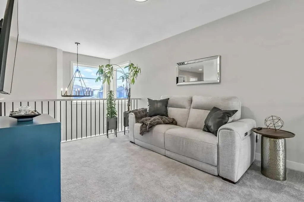 38 Highwood Drive Okotoks AB T1S 5S3