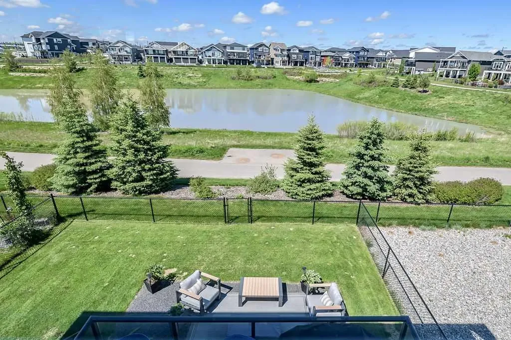 38 Highwood Drive Okotoks AB T1S 5S3