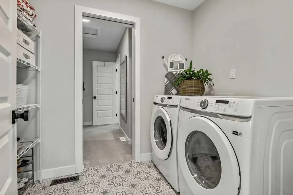 38 Highwood Drive Okotoks AB T1S 5S3
