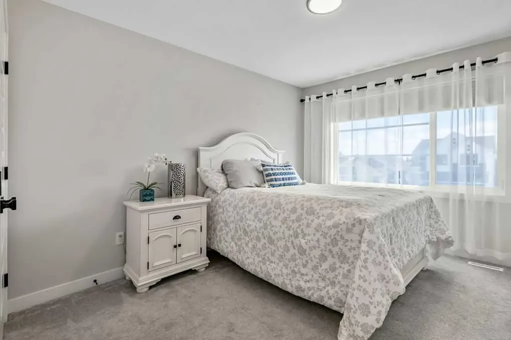 38 Highwood Drive Okotoks AB T1S 5S3
