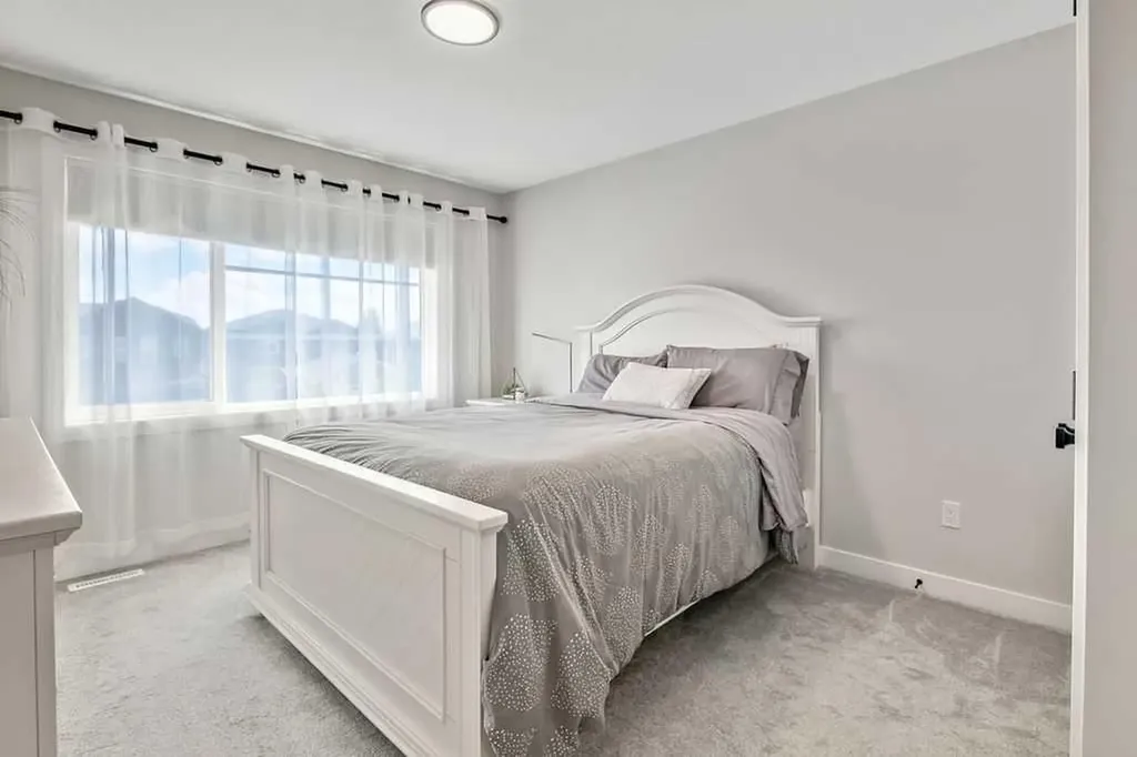 38 Highwood Drive Okotoks AB T1S 5S3