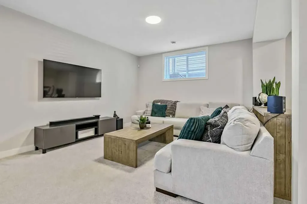 38 Highwood Drive Okotoks AB T1S 5S3