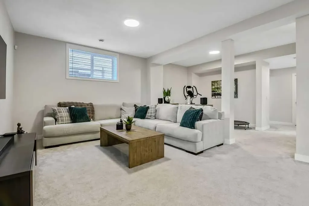 38 Highwood Drive Okotoks AB T1S 5S3