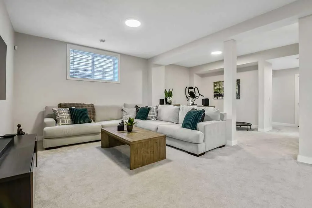 38 Highwood Drive Okotoks AB T1S 5S3