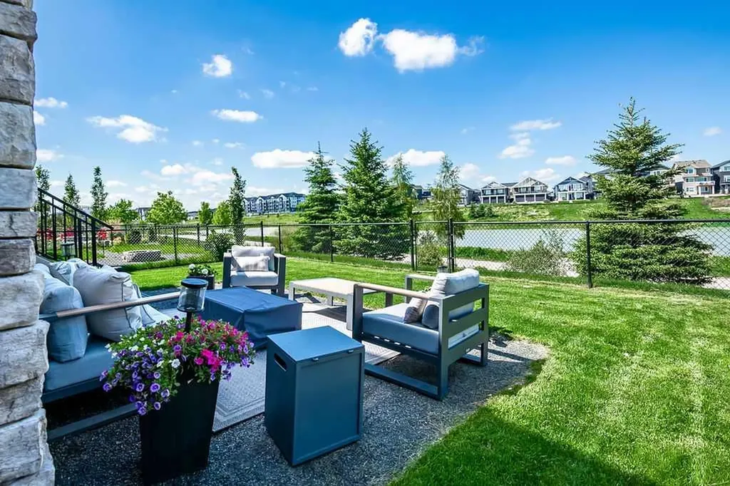 38 Highwood Drive Okotoks AB T1S 5S3