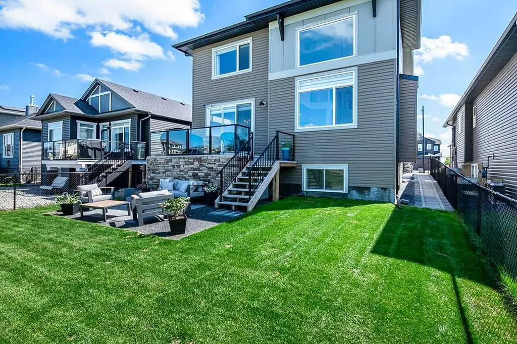 38 Highwood Drive Okotoks AB T1S 5S3