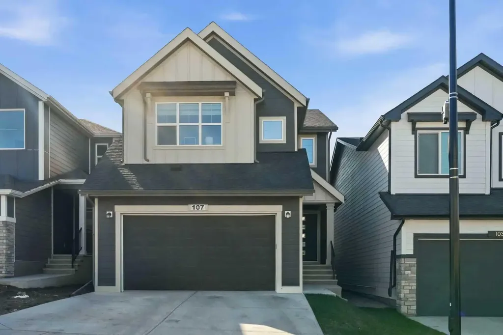 107 Versant View SW Calgary AB T2Y0X3