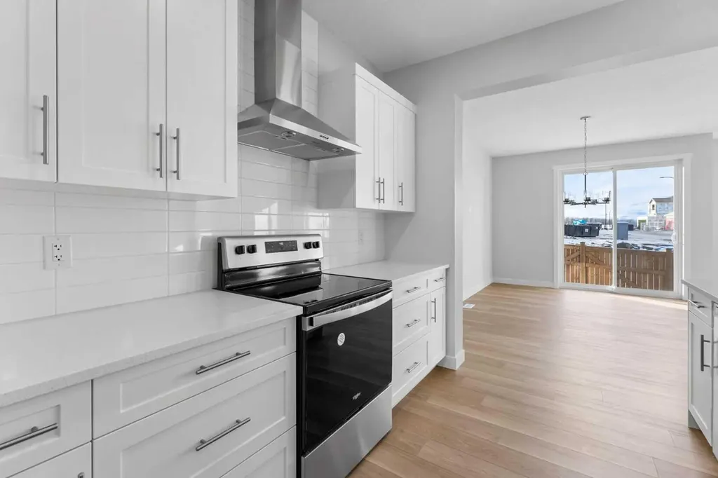 107 Versant View SW Calgary AB T2Y0X3