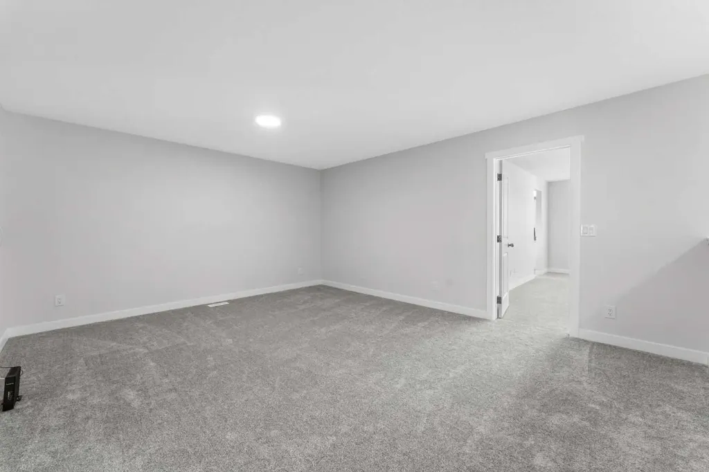 107 Versant View SW Calgary AB T2Y0X3