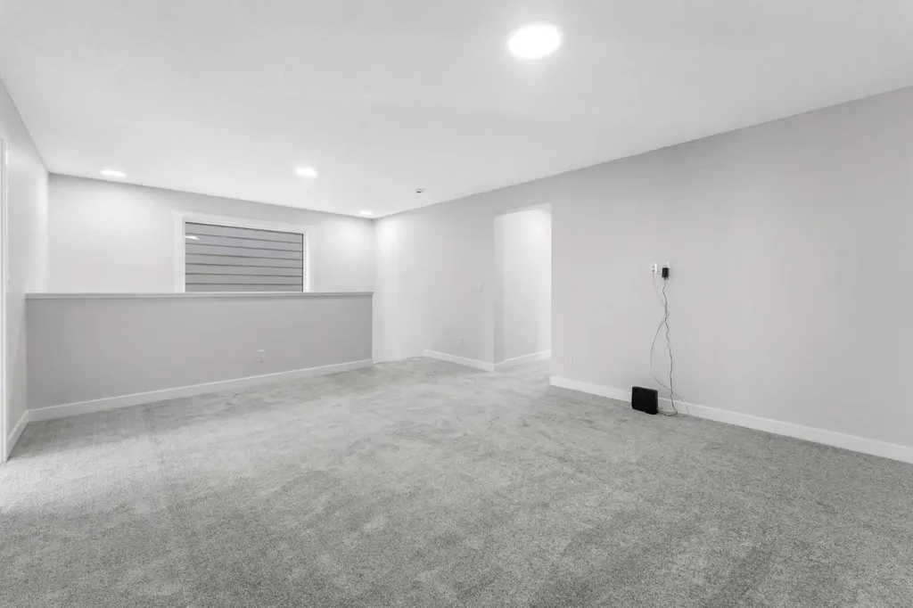 107 Versant View SW Calgary AB T2Y0X3