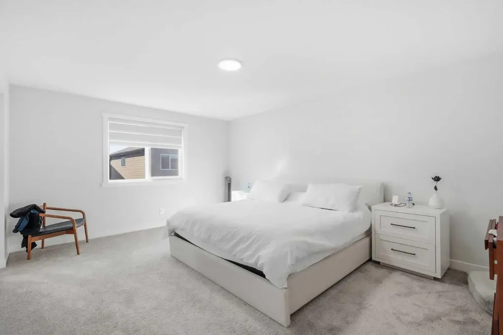 107 Versant View SW Calgary AB T2Y0X3
