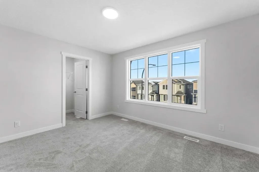107 Versant View SW Calgary AB T2Y0X3