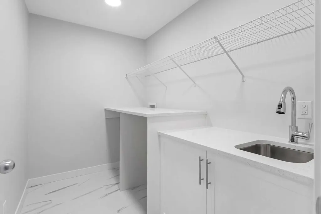 107 Versant View SW Calgary AB T2Y0X3