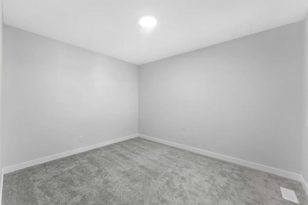 107 Versant View SW Calgary AB T2Y0X3