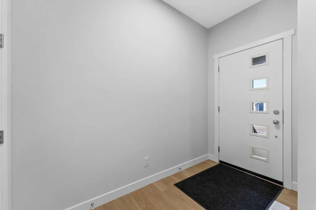 107 Versant View SW Calgary AB T2Y0X3