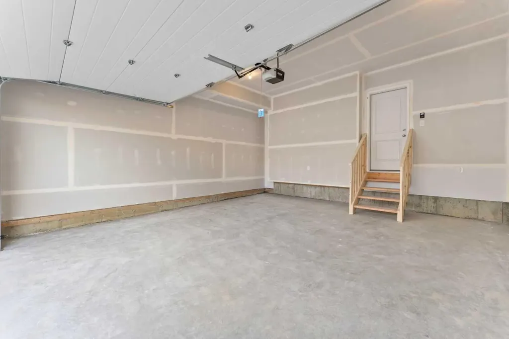 107 Versant View SW Calgary AB T2Y0X3