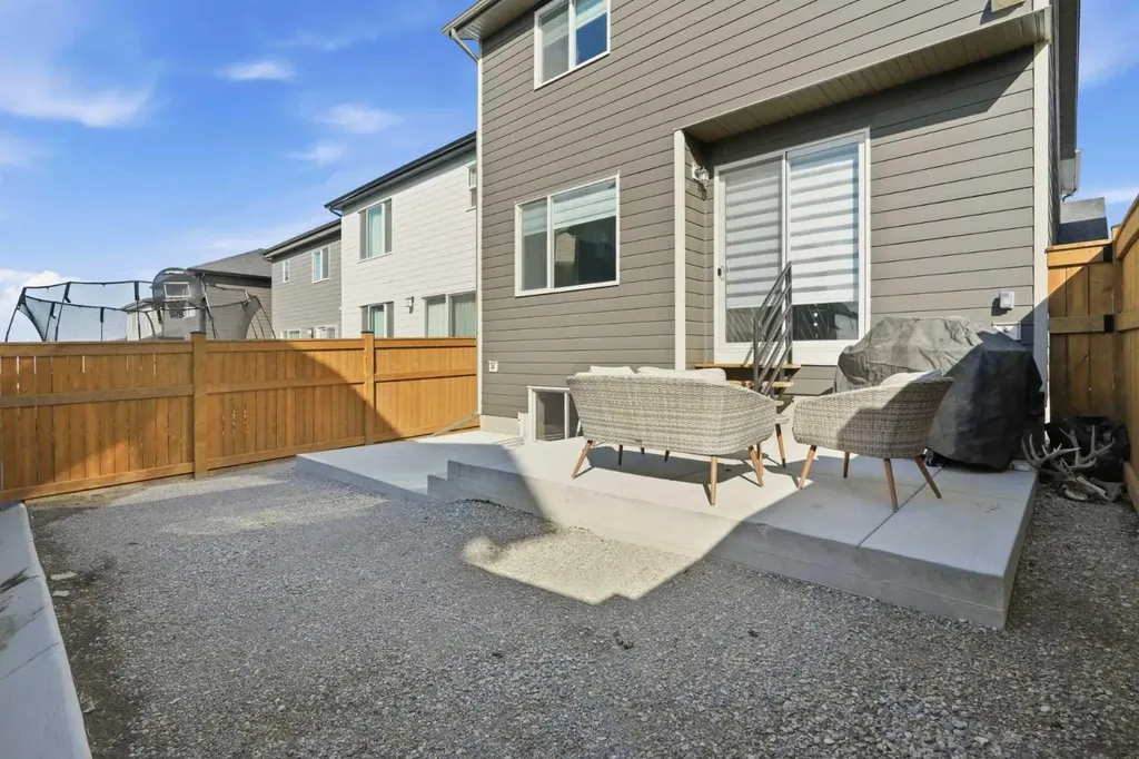 107 Versant View SW Calgary AB T2Y0X3