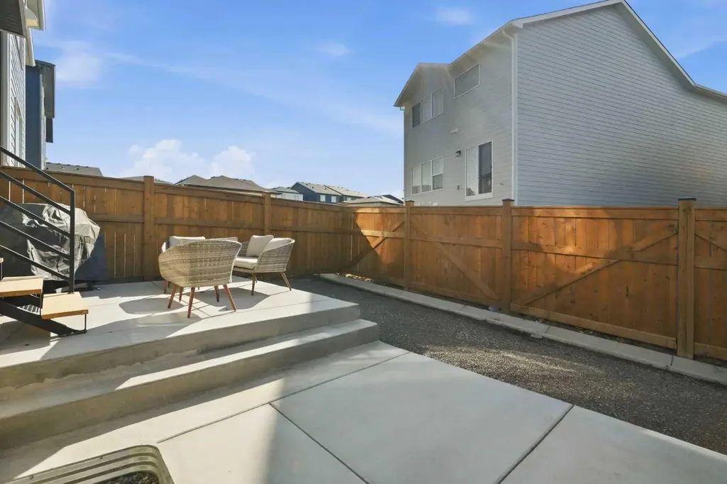 107 Versant View SW Calgary AB T2Y0X3