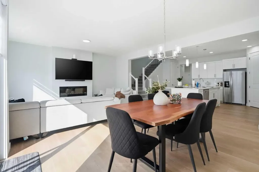 107 Versant View SW Calgary AB T2Y0X3