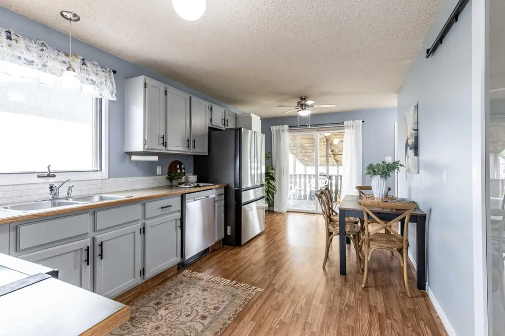 910 7 Street SE Redcliff AB T0J 2P0