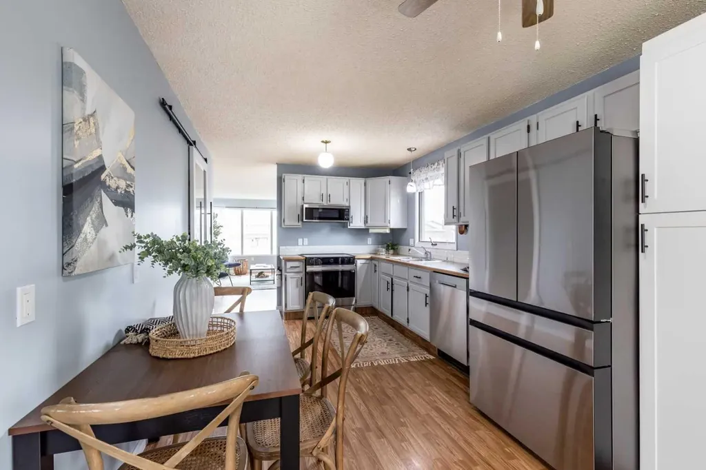 910 7 Street SE Redcliff AB T0J 2P0