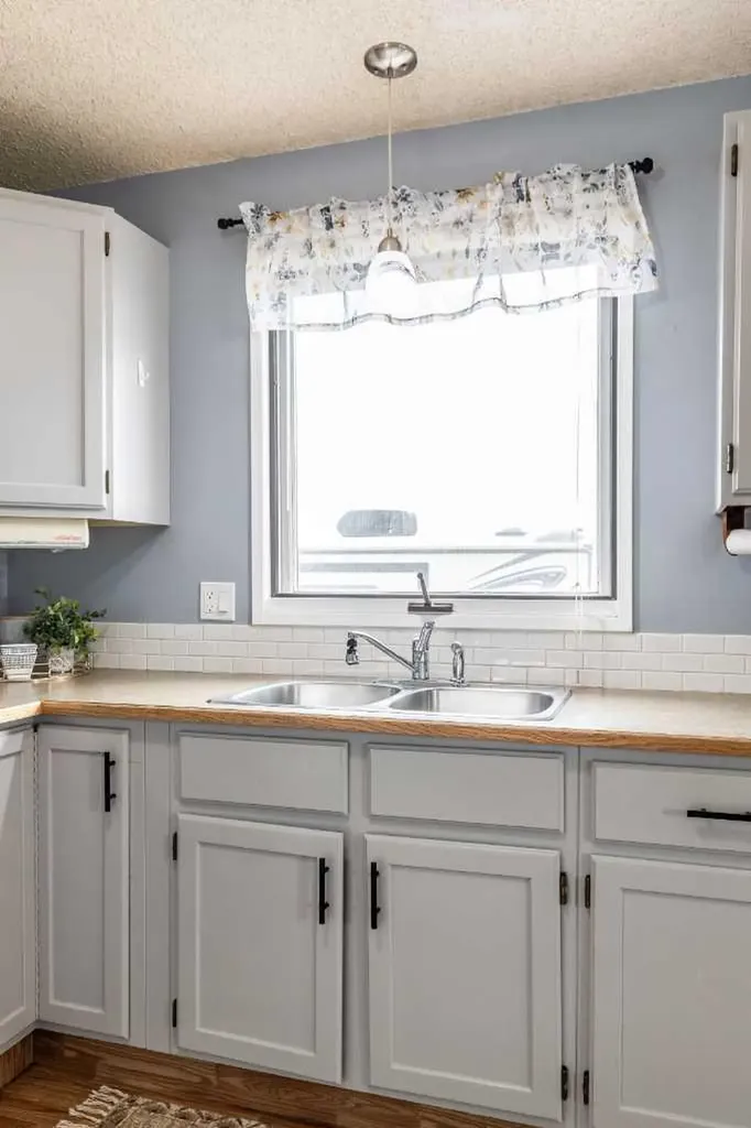 910 7 Street SE Redcliff AB T0J 2P0