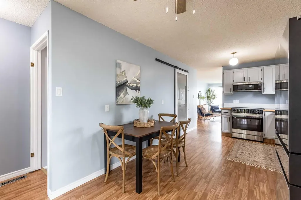 910 7 Street SE Redcliff AB T0J 2P0