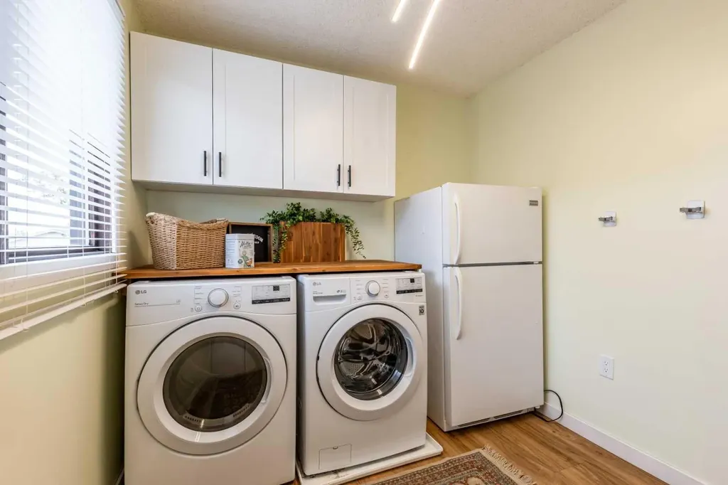 910 7 Street SE Redcliff AB T0J 2P0
