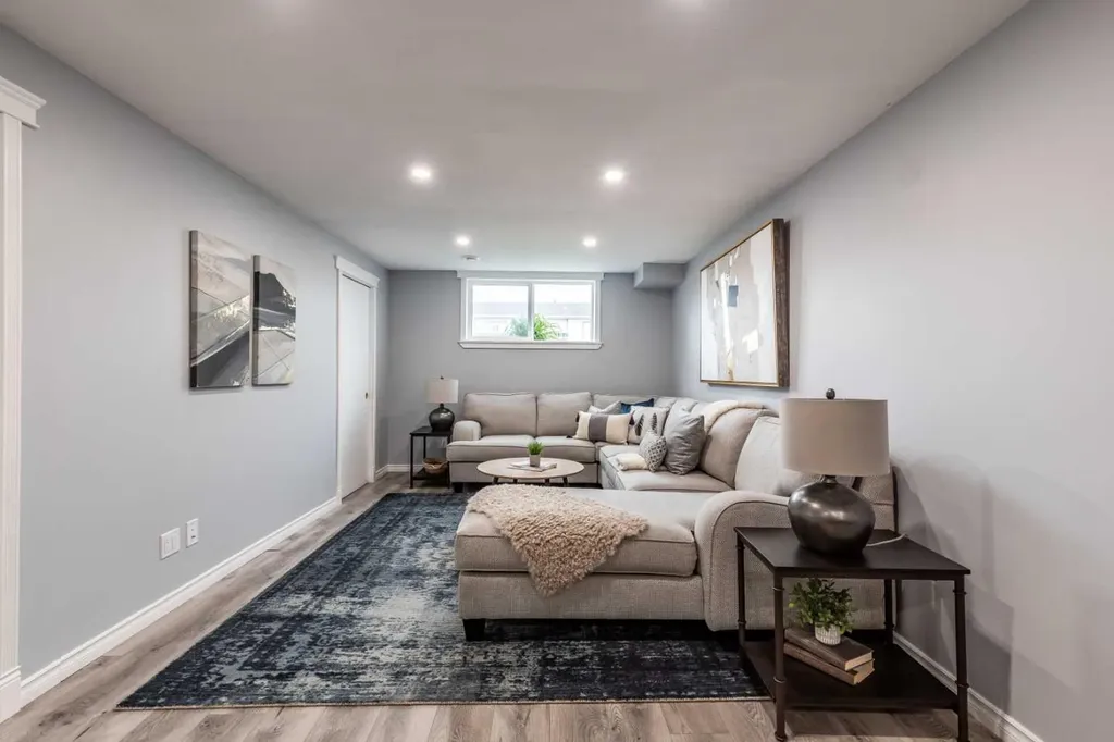 910 7 Street SE Redcliff AB T0J 2P0