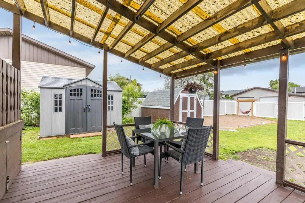 910 7 Street SE Redcliff AB T0J 2P0