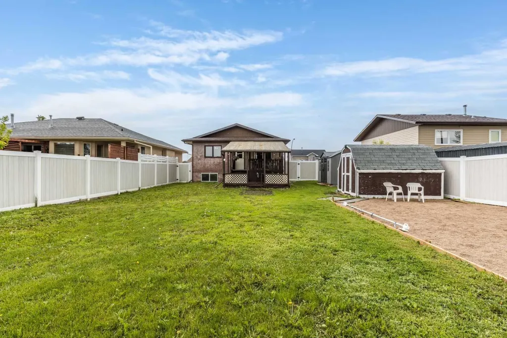 910 7 Street SE Redcliff AB T0J 2P0